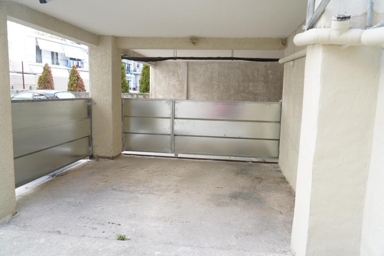 Larissa Downtown Apartment With Parking Eksteriør bilde